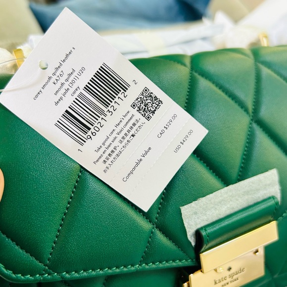 Chic and classy! It holds all of your essentials--wallet, keys and phone - Picture 6 of 6